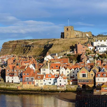 Bijou Romantic Retreat, Whitby Centre Esterno foto