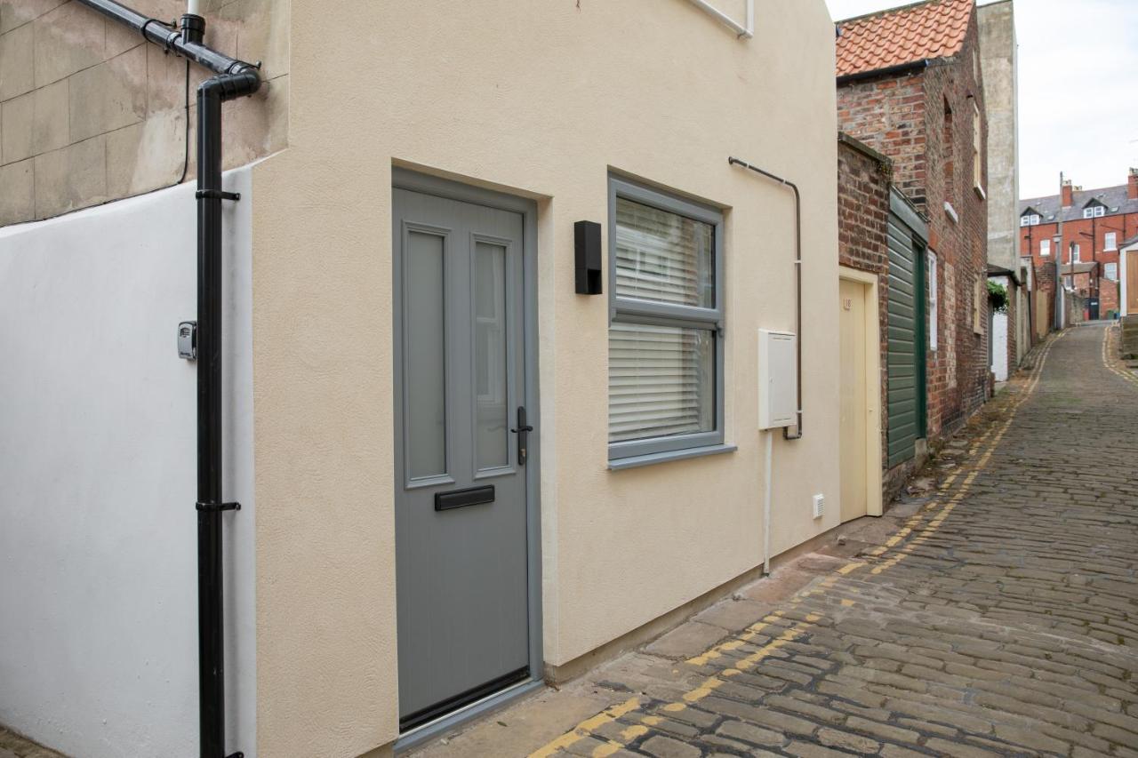Bijou Romantic Retreat, Whitby Centre Esterno foto