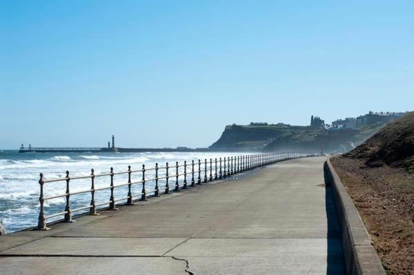 Bijou Romantic Retreat, Whitby Centre Esterno foto